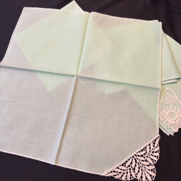 VINTAGE 4 Elegant Lace Trim Napkins 12x12 inchs Lunch Dinner Cocktail MINT Green - Picture 5 of 8